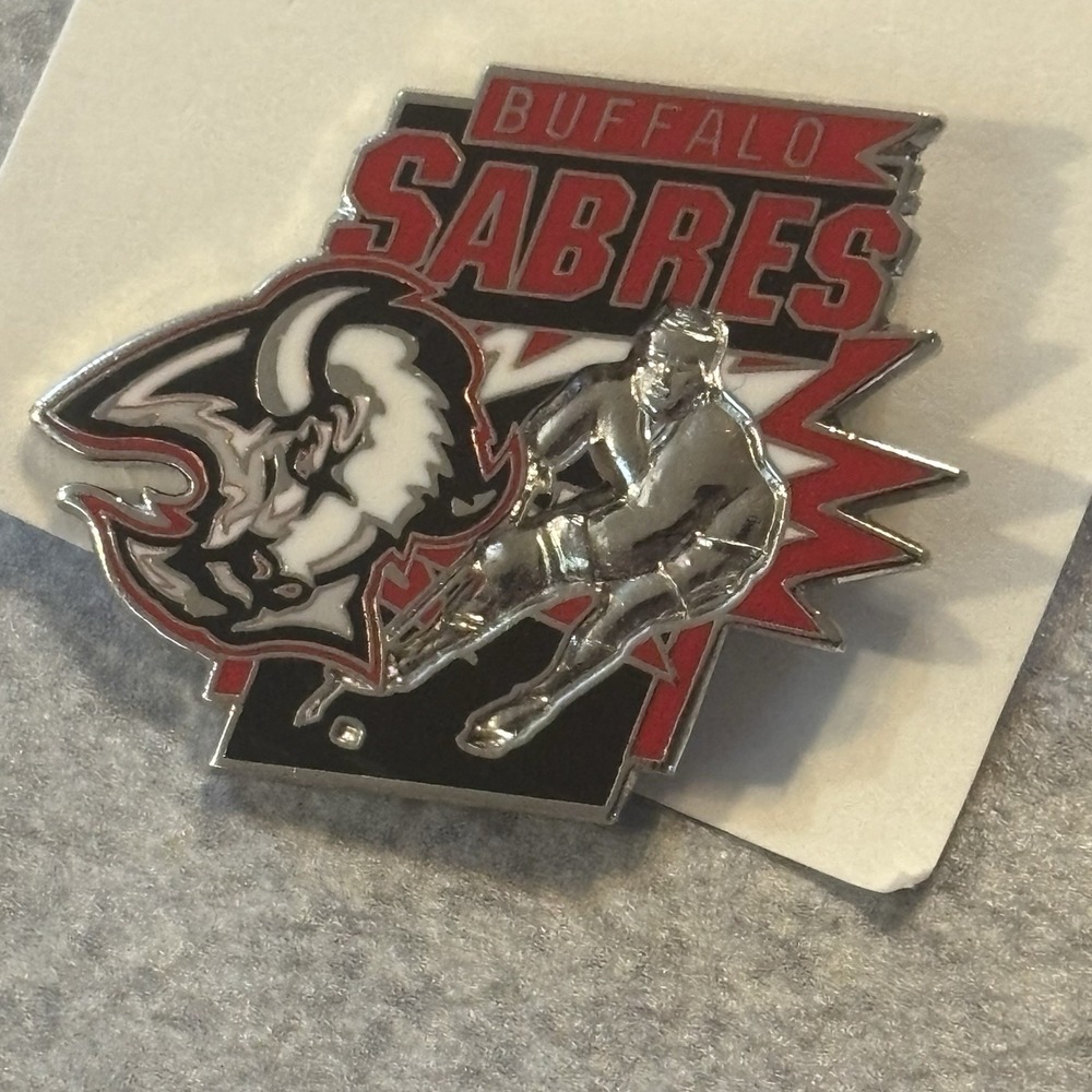 Vintage Buffalo Sabers Logo Hockey pin Flash Player NHL 90s CCM